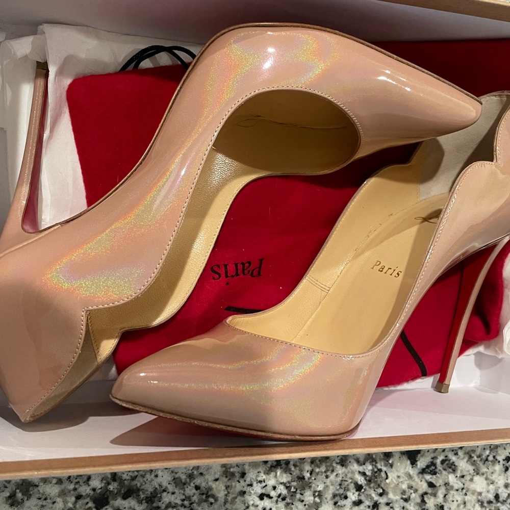 Christian Louboutin pump